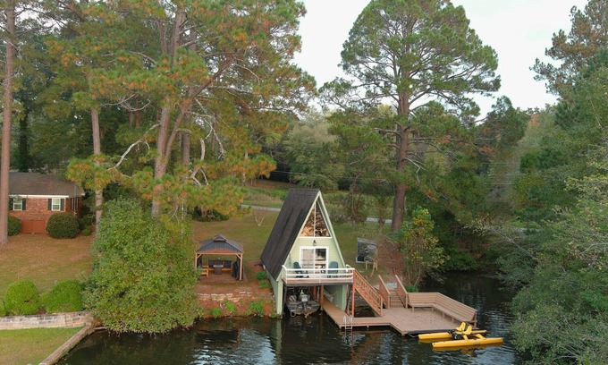 Americus Cabine | A-Bode: Your Lakeside Hideaway