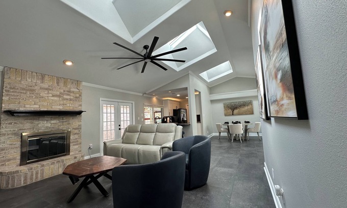 Victoria Maison | A&C WATERFORD COTTAGE