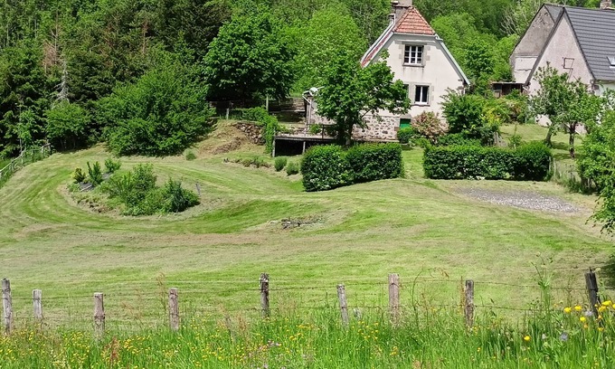 Saint-Projet-de-Salers Cottage | Une retraite calme et rural