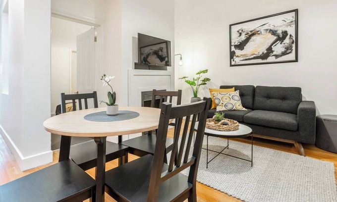 Carlton North Maison | A Carlton Classic Quaint Inner City Getaway