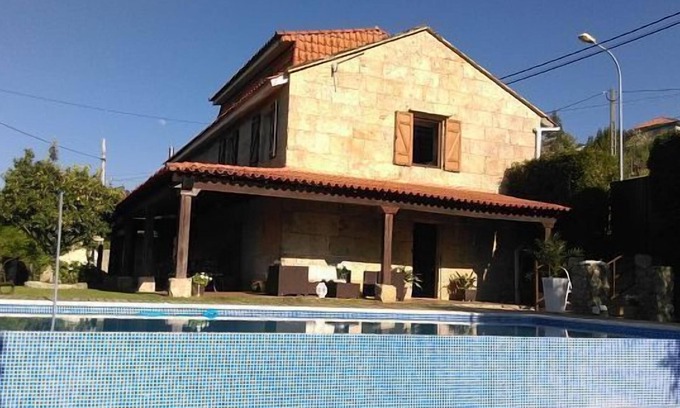 Ponte Caldelas Maison | Une Casa da Xeitosa avec piscine privée, WiFi gratuit, barbecue, familles idéales pour PingPong