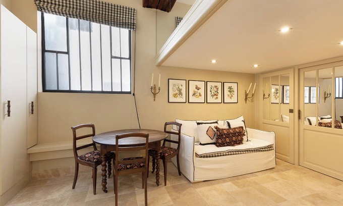 Saint-Thomas-d'Aquin Maison | A Charming 2-BR/2BA in Saint Germain