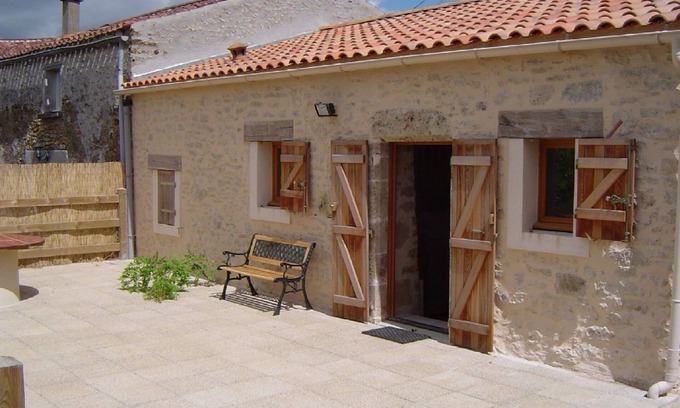 Sigournais Cottage | Une grange de charme dans un hameau rural près de Sigournais, à 30 minutes du Puy du Fou.