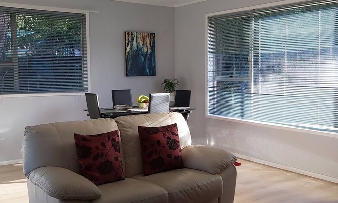 Torbay Maison | A charming house near by beaches in Auckland for a relaxing getaway