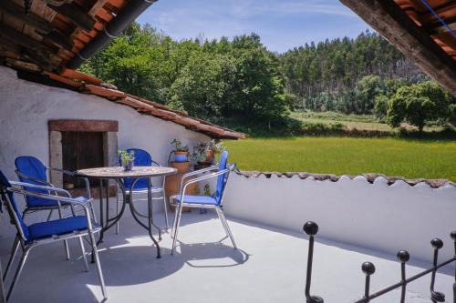 Sao Miguel de Poiares Maison | A Charming , Traditional Cottage at Quinta da Ribeira