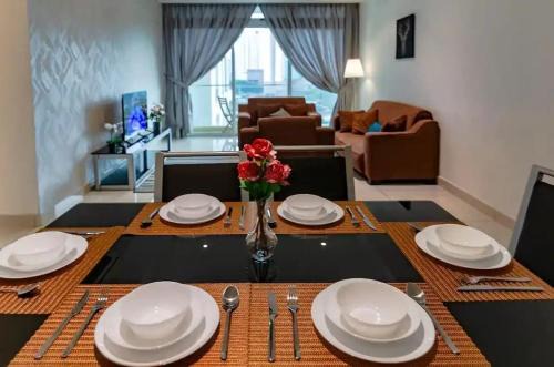 Taman Century Appartement | A Chic 3BR KSL DEsplanade Residence FREE Parking