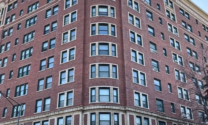 South Shore Appartement | A Chic 8th Floor Studio Inside Vintage Style Building With Spectacular Lake View