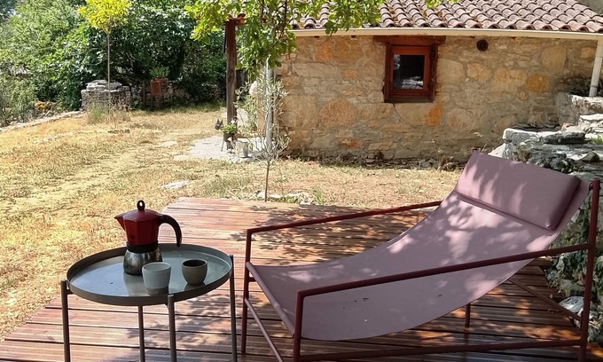 Cenevieres Lit Et Petit-Déjeuner | A cocoon in the heart of the Causses to recharge your batteries in the midst of nature.