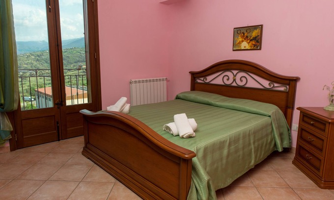 Castelbuono Appartement | Un ambient réconfortant, qu'on montre sur la parque des madonie