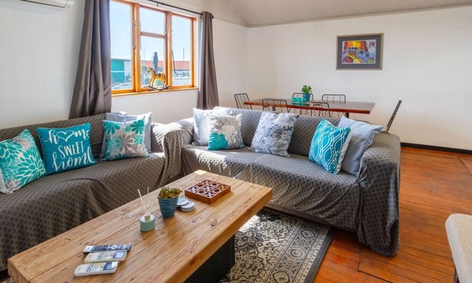 Hornby Maison | A comfy family stay near Hornby Mall Sleeps 8