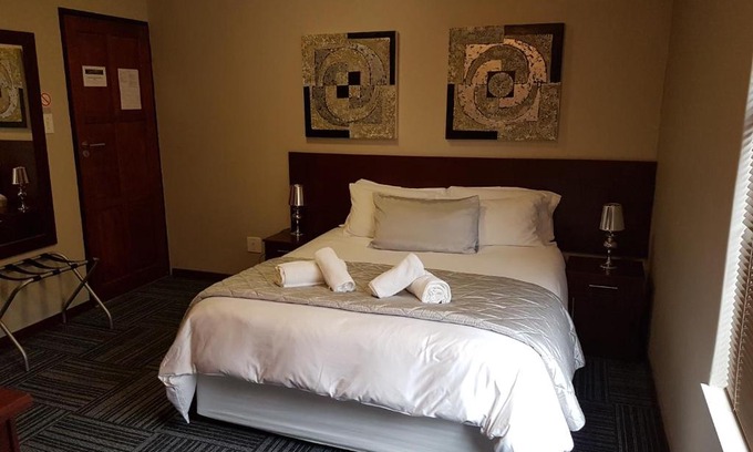 Brandwag Maison | A Contempo Guesthouse