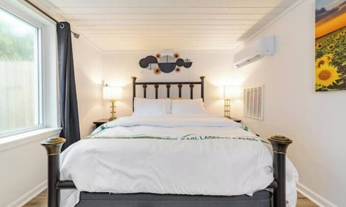 Tallahassee Maison | A cozy 1-bedroom apartment with massaging bed. Close to FSU, FAMU, AIRPORT &I10.