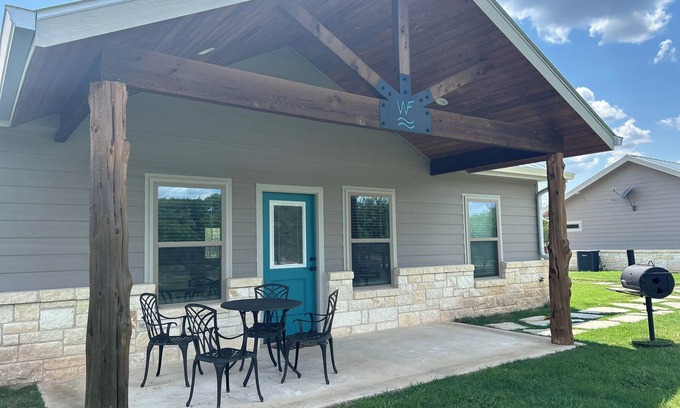 Rio Frio Cabine | A cozy 2 bed 2 bath cabin In Leakey Tx on 140 Acres with 2,000 FT of River Front