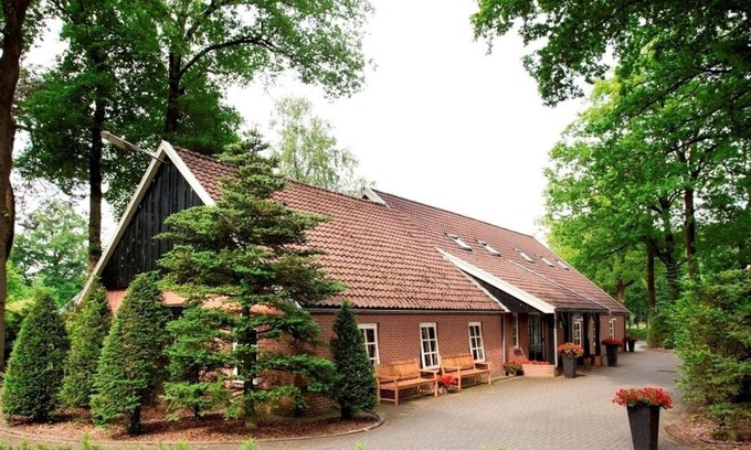 Losser Maison | A cozy accommodation with its own Finnish kota and hottub located on an estate in Twente.