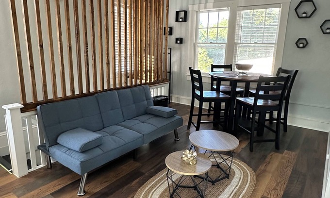 DeLand Appartement | A Cozy & Charming 2 bedroom Apartment in Historic Downtown Deland.