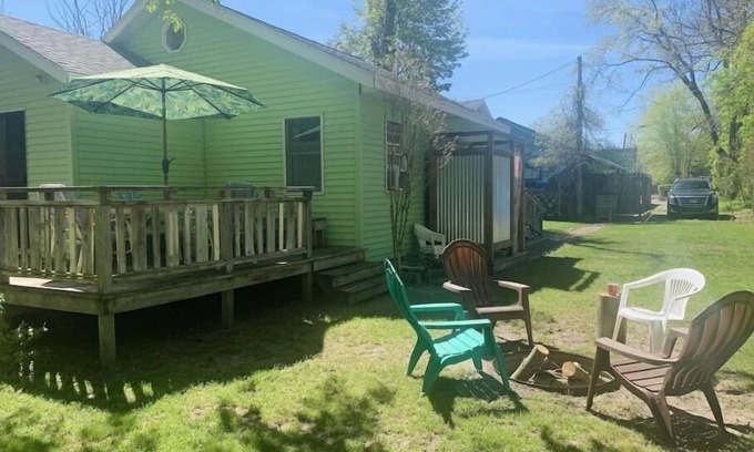 Union Pier Maison | A cozy cottage tucked away in the heart of Union Pier!