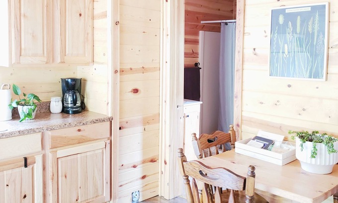 Keystone Cabine | Une jolie cabane nichée dans les bois. Parfait pour des escapades romantiques