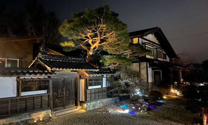 Matsukawa Cottage | A detached room with a cypress bath overlooking the garden and a large deck / Kitaazumigun Nagano