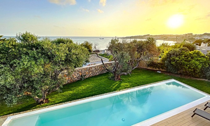 Marina di Felloniche Villa | Villa de rève 5*: accès privé plage, piscine et jacuzzi
