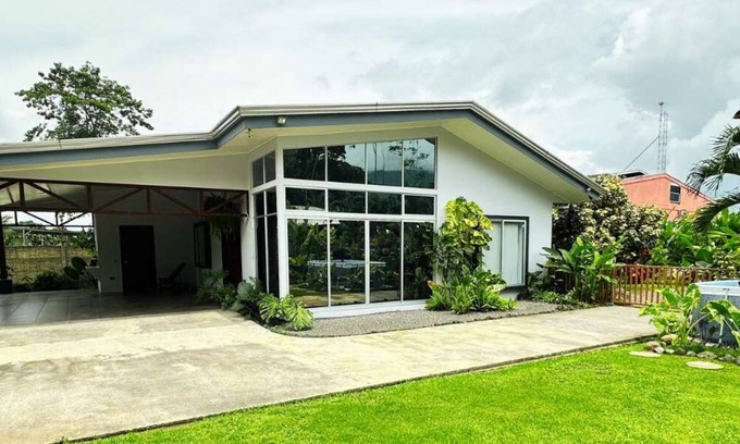 La Fortuna Maison | A&E House, La Fortuna w/ Baldi Hot Springs day pass included
