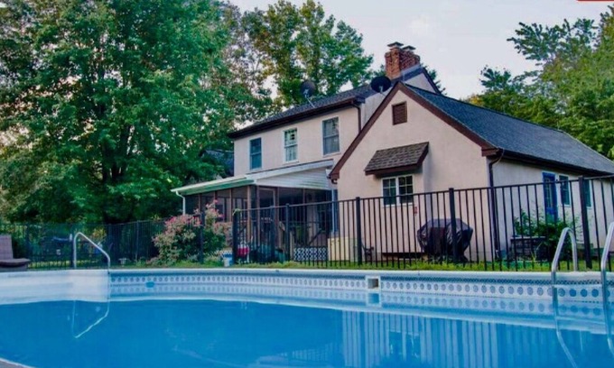 Warwick Maison | Une retraite de style européen sur la côte est du Marylands avec piscine privée