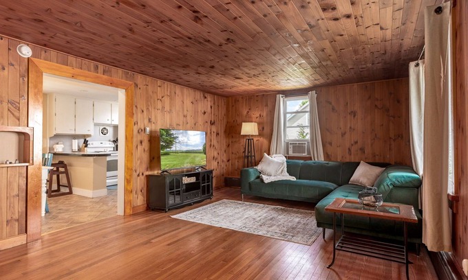 Lairdsville Maison | A family friendly stay in the peaceful town of Hughesville