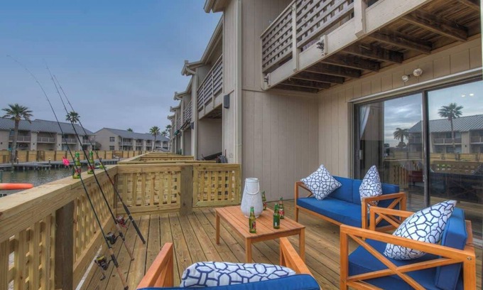 Harbor Oaks Copropriété | Fisherman’s Friend! - Coastal Condo - Views Await!
