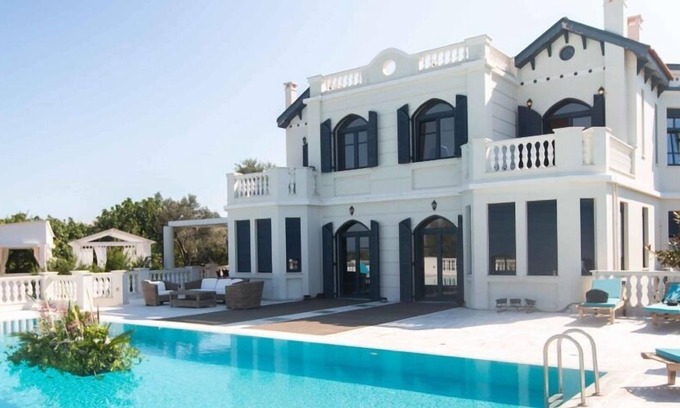 Pirgi Thermis Villa | Une luxueuse villa de quatre chambres avec piscine, idéale pour les familles ou les grandes fêtes!