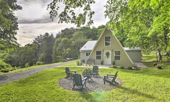 Johnsonville Cabine | A-Frame Cabin w/ Hot Tub: 5 Mi to Waterford!
