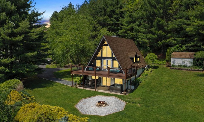 Crumpler Cabine | "A Frame Haven" - w/ Hot Tub and NC Mountain Views by the New River