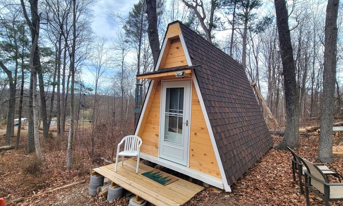 Broadway Cabine | A-frame in the Brambles Cabin, Broadway, Virginia