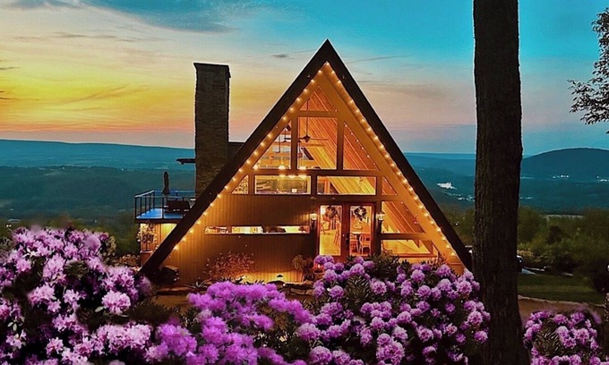 Newport Cabine | A-frame W/ Hot-tub, Mountain View & tennis court