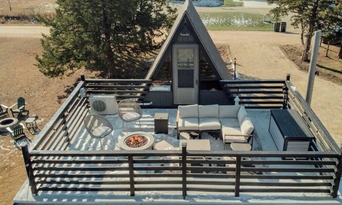Fostoria Cabine | A-Frame with Hot Tub, Fire Pit, Game Room