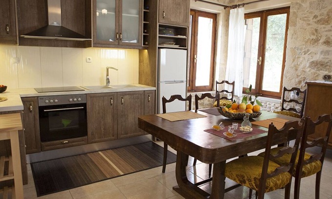 Drapanias Cottage | Une maison en pierre entièrement rénovée de 1900.