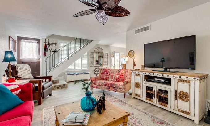 The Lakes Maison | A+Gem in a GREAT location!!! Includes clubhouse w/ heated pool, gym, pickleball!
