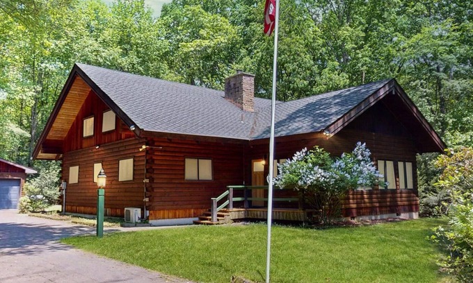 Jonas Cabine | A gem in the woods!