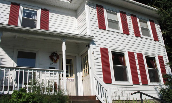 Watkins Glen Maison | Madison Guest House