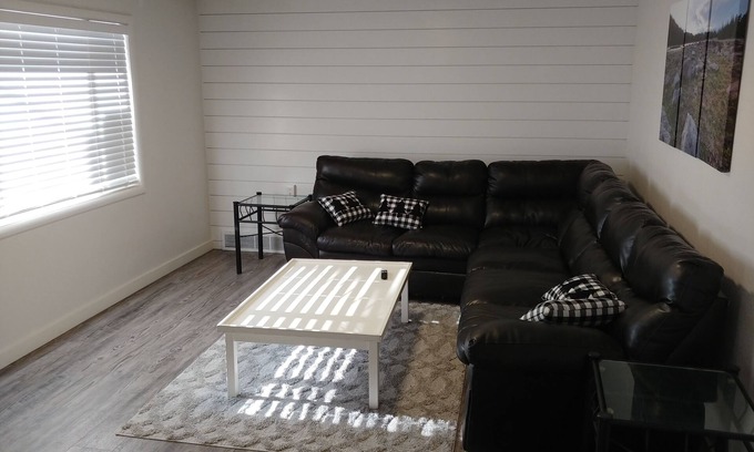 Fremont Maison | A Hidden Gem! Sleeps 8+ Near Fish Lake and Capitol Reef National Park
