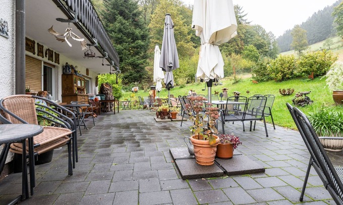 Oberveischede Appartement | A holiday home for 2 persons in a deer park