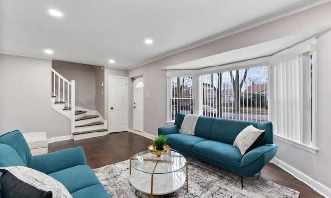 South Deering Maison | A Home Away From Home!