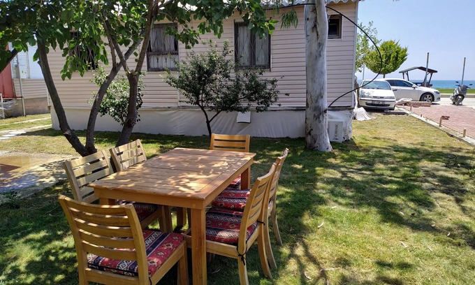 Demre Maison | A HOUSE WİTH A GARDEN BY THE SEA-MAVİ APART 1