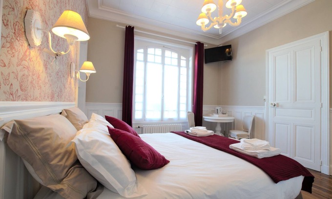 Sainte-Savine Lit Et Petit-Déjeuner | A l'Aube de Troyes - Chambres d'hôtes de Charme - Piscine