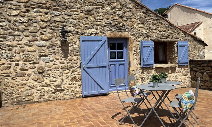 Mons Maison | A l'entrée du massif du Caroux Coquet petit gite en pierre
