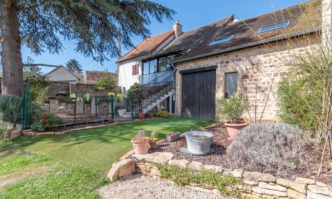 Collonge-en-Charollais Maison | A l'Ombre du Cèdre - Grand Jardin