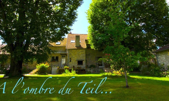 Bouville Lit Et Petit-Déjeuner | A L'OMBRE DU TEIL