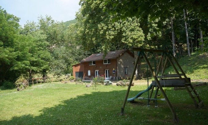 Hostun Cottage | A l'orée du bois - Gîte à HOSTUN