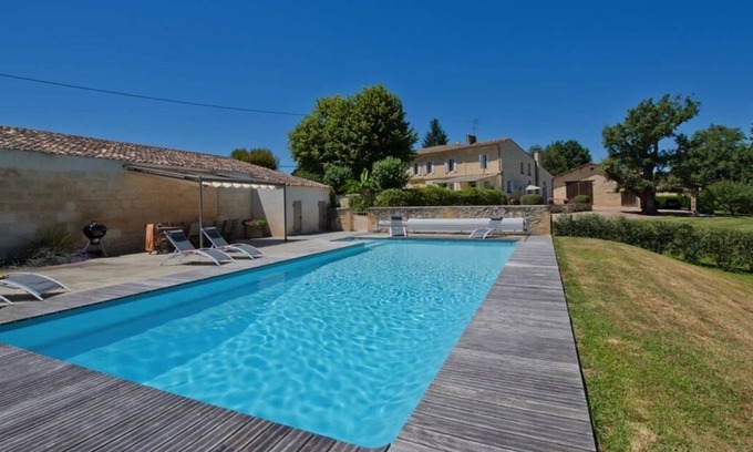 Petit-Palais-et-Cornemps Maison | Une maison familiale et conviviale avec piscine chauffée au cœur du vignoble bordelais