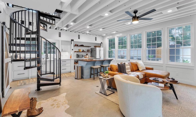Covenant Maison | A Little Bit of Heaven near Rancho Santa Fe with a pool!