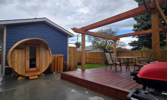 Southeast Calgary Maison | A Little R & R- private sauna & cold/hot plunge