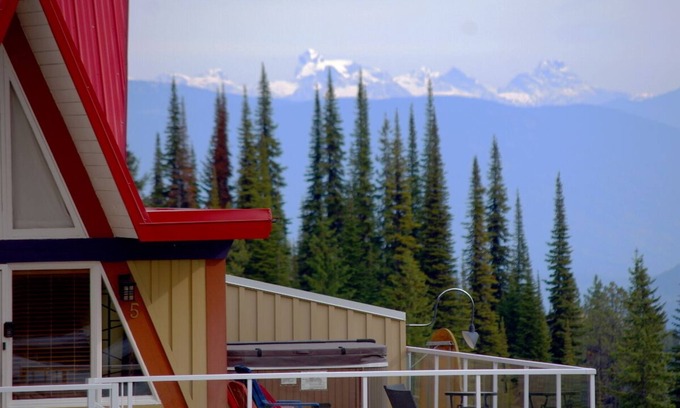 Silver Star Mountain Chalet De Ski | Un loft au-dessus, ski in / out, 3 lofts, bain à remous privé
